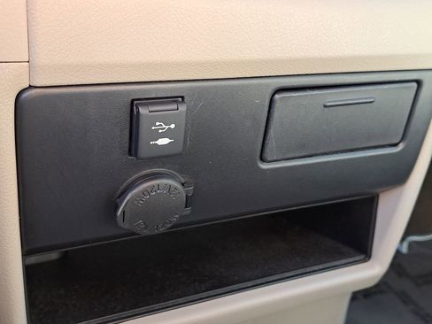 Used 2018 Toyota Sienna LE image 24