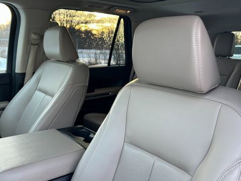 Used 2022 Ford Expedition XLT image 15