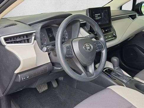 Used 2025 Toyota Corolla LE FWD image 9