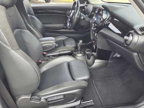 Used 2022 MINI Cooper S w/ Signature Upholstery Package image 9