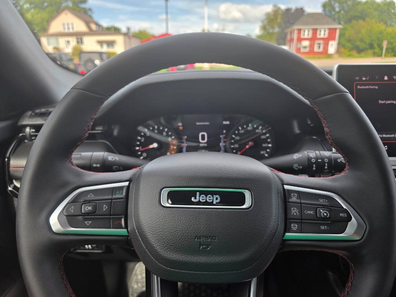 Used 2025 Jeep Compass Trailhawk w/ Trailhawk Convenience Group AWD/4WD image 23