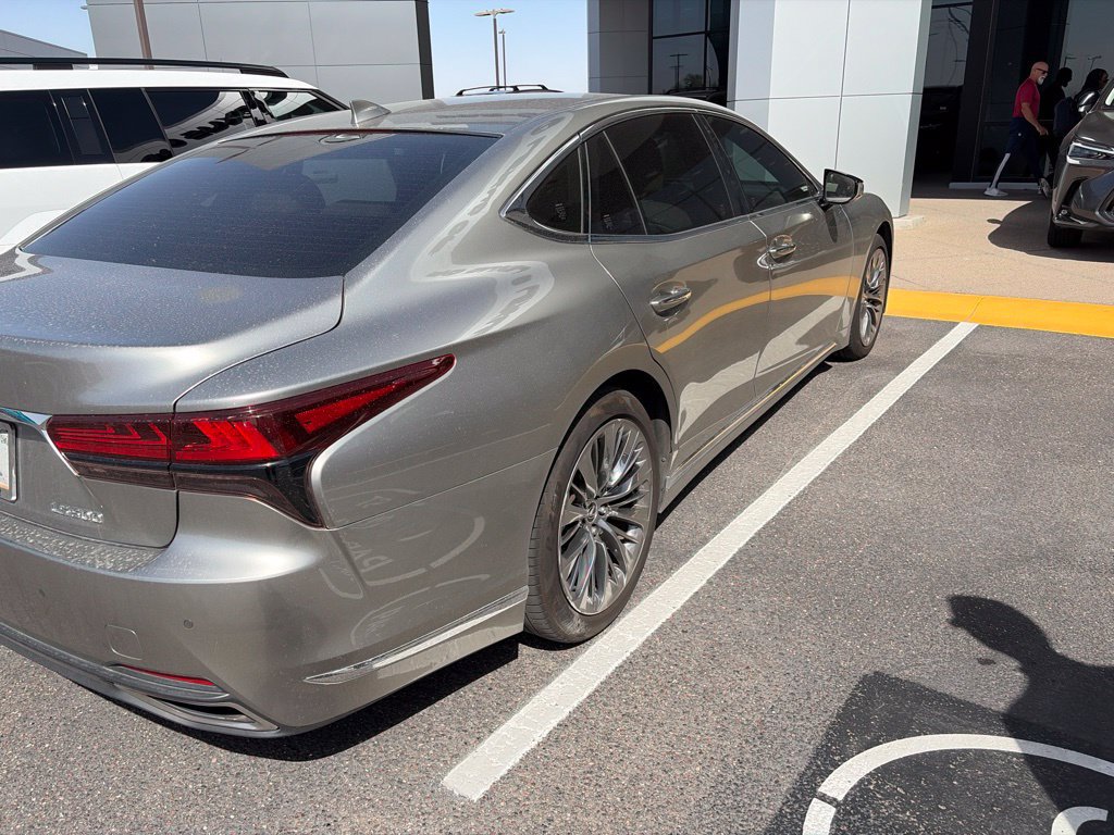 Used 2023 Lexus LS 500 w/ Accessory Package (Z1) RWD image 4