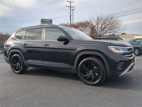 Used 2023 Volkswagen Atlas SE w/ Black Wheel Package image 2
