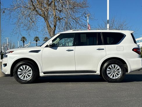 Used 2024 Nissan Armada SV image 7