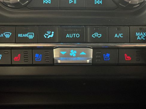 Used 2023 Ford F250 Lariat w/ Lariat Ultimate Package AWD/4WD image 42