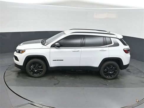 New 2026 Jeep Compass Latitude image 34