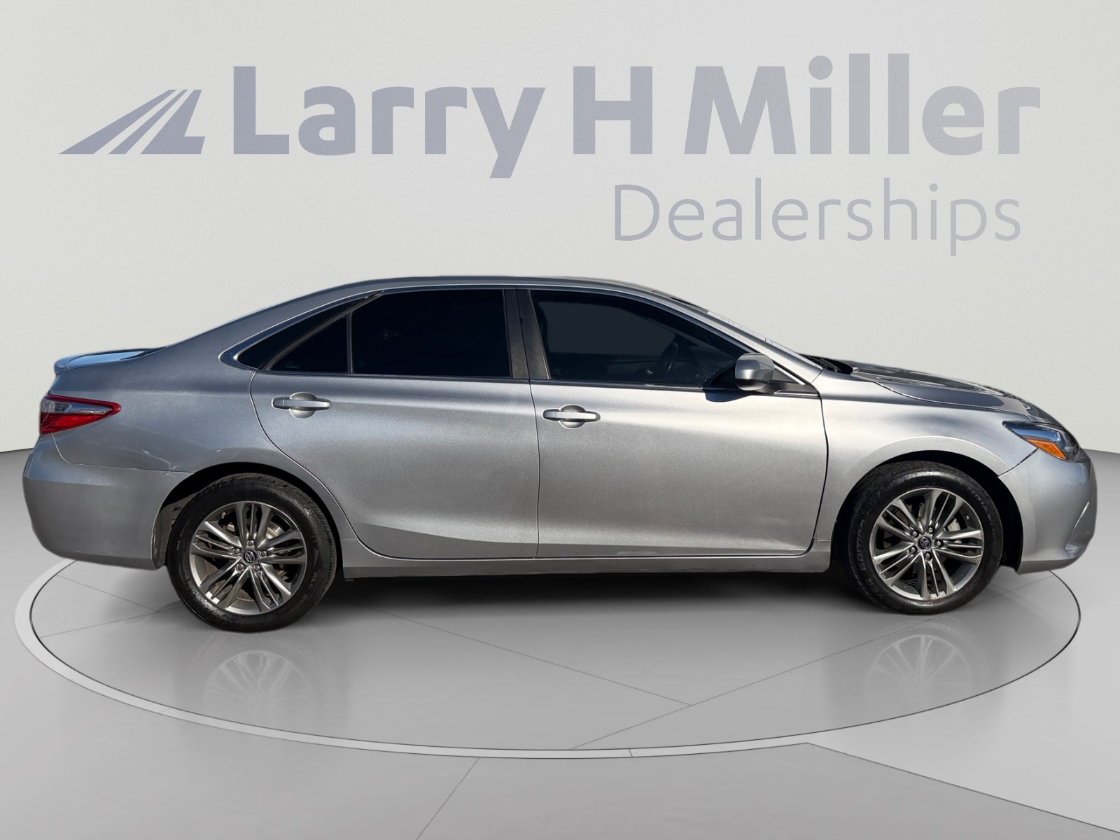 Used 2017 Toyota Camry SE FWD image 6