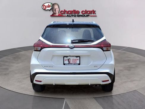 Used 2024 Nissan Kicks SV FWD image 4