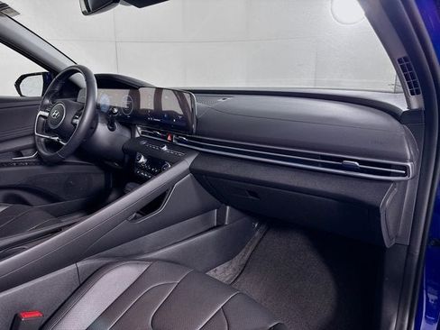 Used 2023 Hyundai Elantra Limited image 30