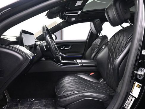 Used 2022 Mercedes-Benz S 580 4MATIC Sedan w/ AMG Line Package image 11