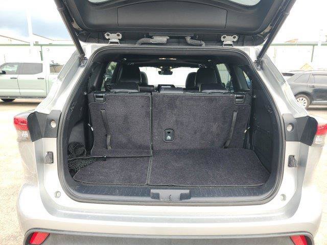 Used 2022 Toyota Highlander XSE FWD image 29
