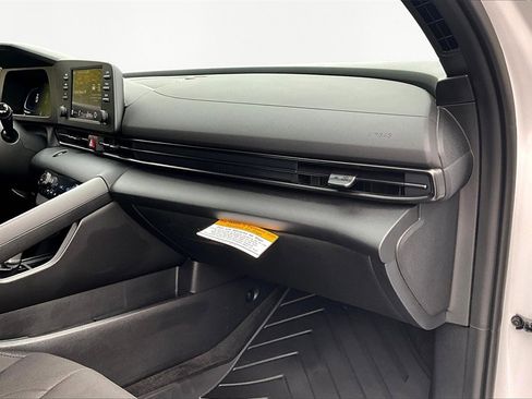 Certified 2025 Hyundai Elantra Sport image 17
