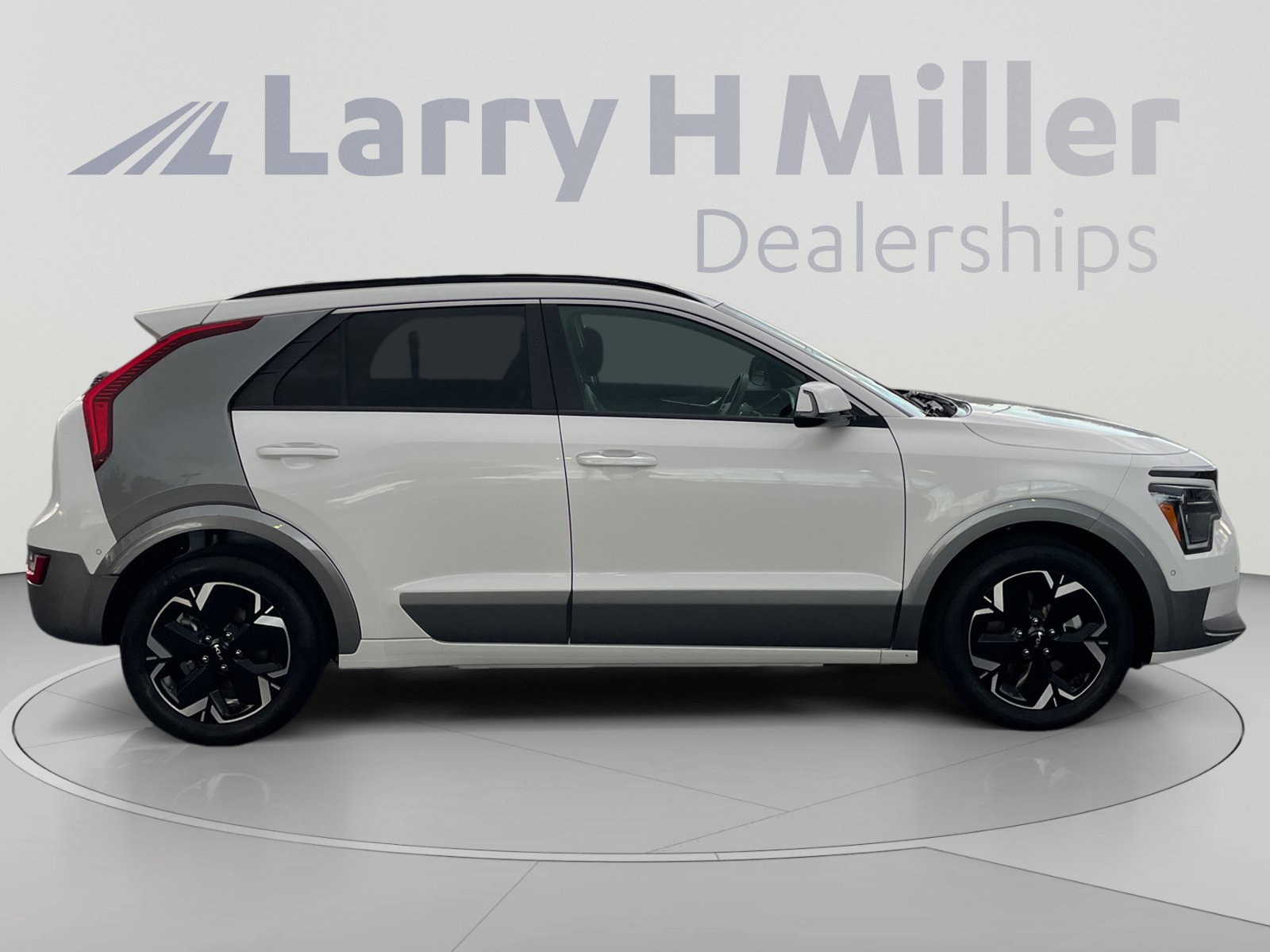 Used 2024 Kia Niro Wave w/ Wave Preserve Package FWD image 6