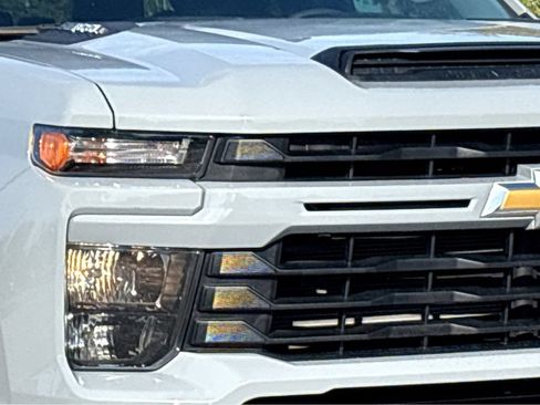 Used 2025 Chevrolet Silverado 2500 Custom w/ Custom Convenience Package AWD/4WD image 18