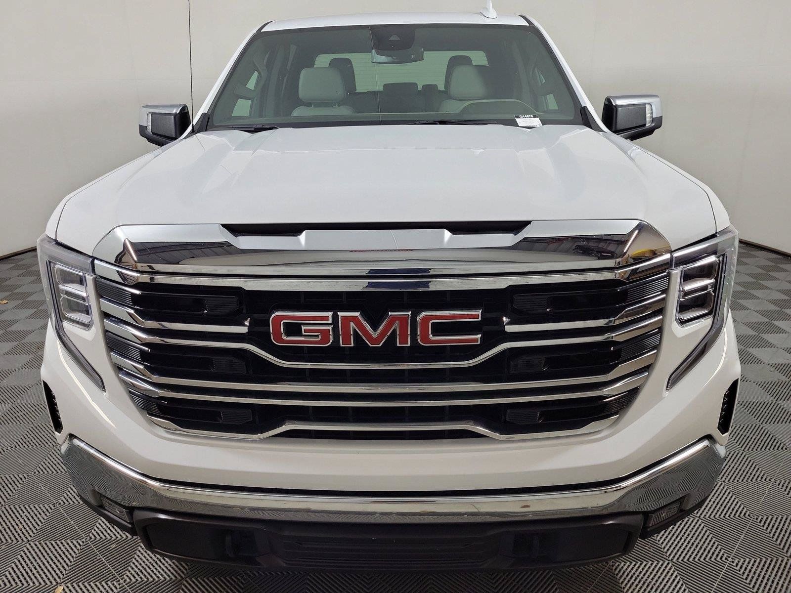 Used 2025 GMC Sierra 1500 SLT RWD image 2