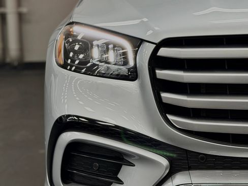 Used 2025 Mercedes-Benz GLS 450 4MATIC image 8