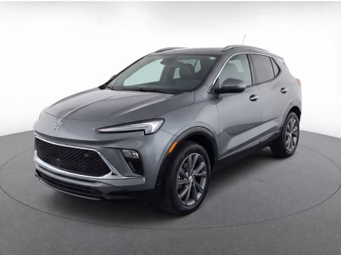 Used 2024 Buick Encore GX Sport Touring image 3