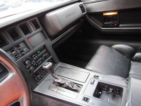 Used 1989 Chevrolet Corvette Coupe RWD image 28