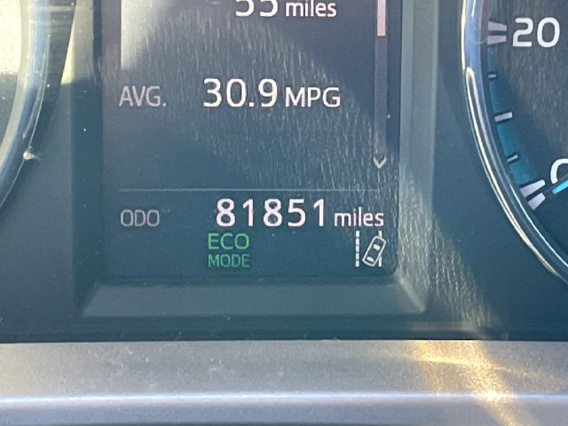 Used 2018 Toyota RAV4 LE AWD/4WD image 18
