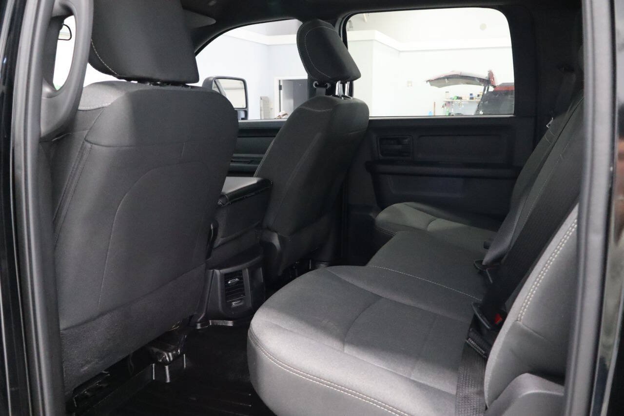 Used 2024 RAM 2500 Tradesman w/ Chrome Appearance Group AWD/4WD image 16