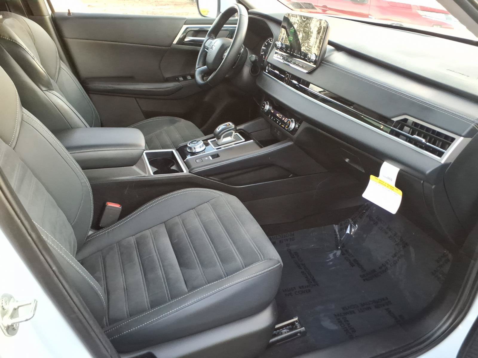 Used 2023 Mitsubishi Outlander SE AWD/4WD image 27