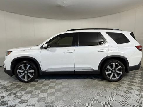 Used 2025 Honda Pilot Touring image 3