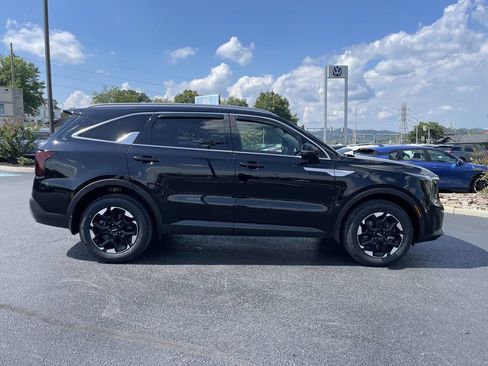Certified 2024 Kia Sorento S w/ Panoramic Sunroof Package AWD/4WD image 4