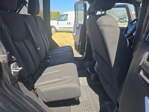 Used 2014 Jeep Wrangler Unlimited Sahara w/ Max Tow Package AWD/4WD image 19