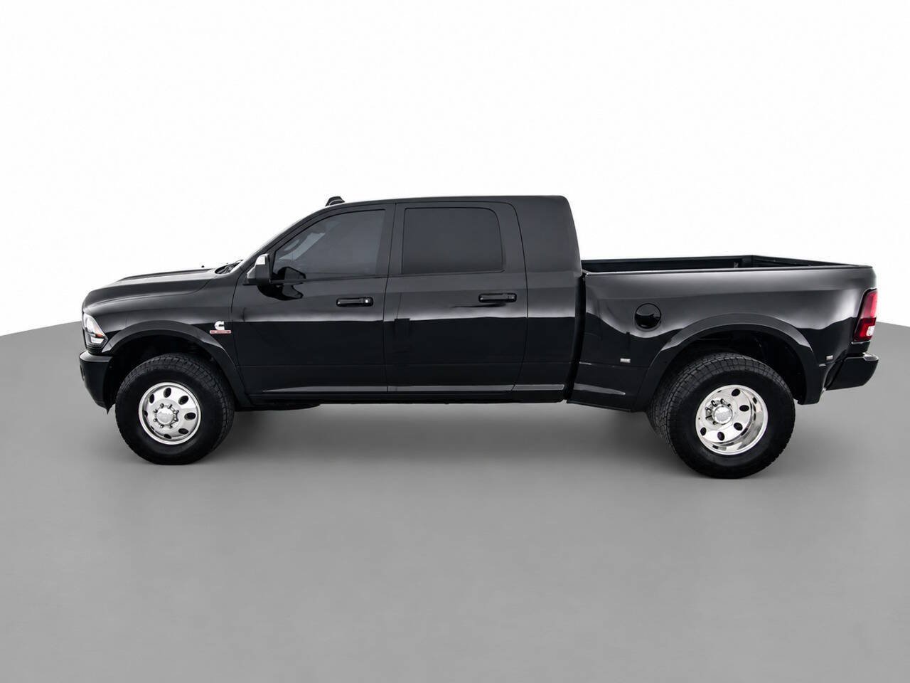 Used 2018 RAM 3500 Laramie w/ Sport Appearance Group AWD/4WD image 8