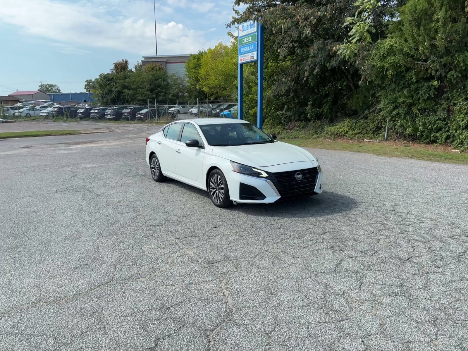 Used 2025 Nissan Altima 2.5 SV FWD image 3