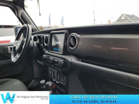 Used 2018 Jeep Wrangler Unlimited Sahara image 16