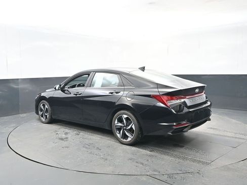 Used 2022 Hyundai Elantra Limited image 3