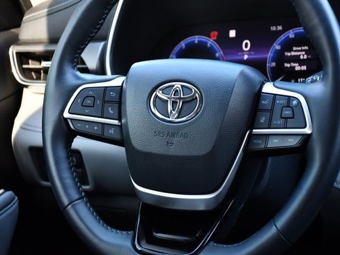 Used 2023 Toyota Highlander Limited image 25