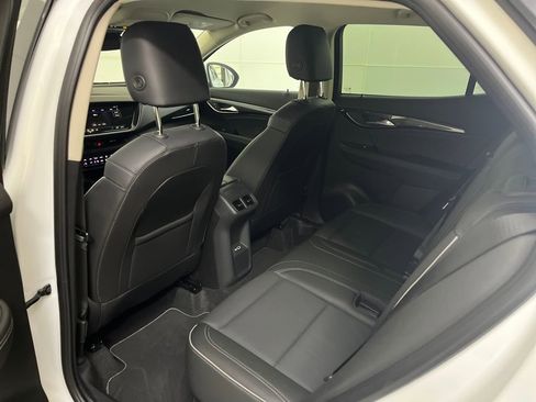 Used 2023 Buick Envision Essence image 25