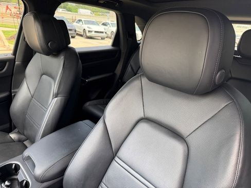 Certified 2023 Porsche Cayenne AWD/4WD image 5