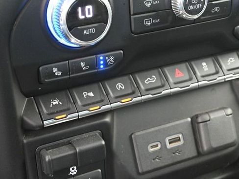 Used 2021 GMC Sierra 1500 Denali w/ Technology Package AWD/4WD image 24