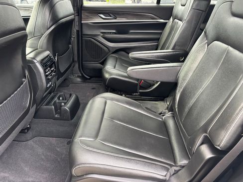 Used 2024 Jeep Grand Cherokee L Limited AWD/4WD image 15
