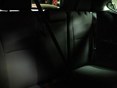 Used 2020 Toyota Highlander LE FWD image 12