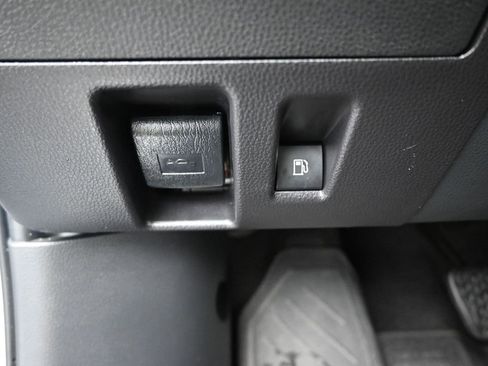 Certified 2023 Toyota Highlander LE image 24