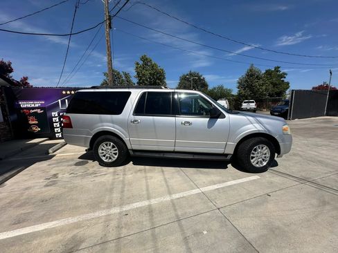 Used 2011 Ford Expedition EL XLT RWD image 2
