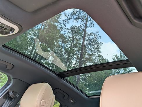 Certified 2023 Porsche Macan AWD/4WD image 18