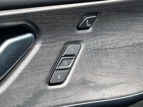 Used 2023 Jeep Grand Cherokee Overland w/ Advanced Protech Group III image 22