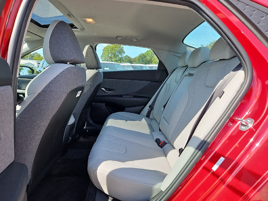 Used 2024 Hyundai Elantra Limited FWD image 9