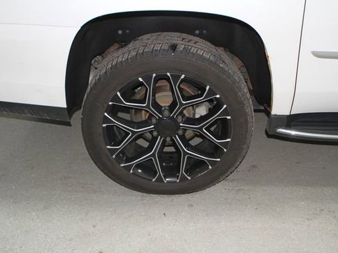 Used 2018 Cadillac Escalade ESV Luxury AWD/4WD image 4