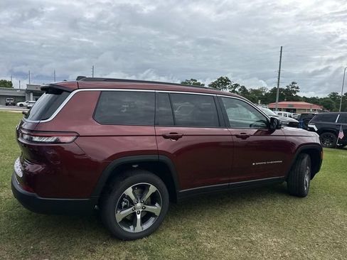 New 2026 Jeep Grand Cherokee L Limited w/ Luxury Tech Group II RWD image 9