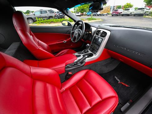 Used 2005 Chevrolet Corvette Coupe w/ Preferred Equipment Group RWD image 21