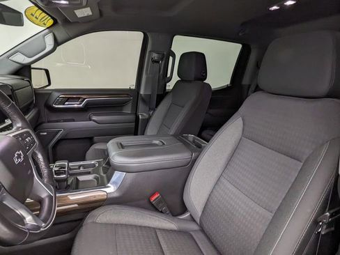 Used 2022 Chevrolet Silverado 1500 LT Trail Boss w/ Convenience Package II image 2