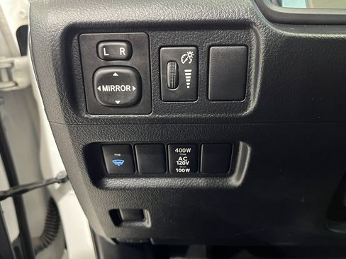 Used 2018 Toyota 4Runner TRD Off-Road AWD/4WD image 20
