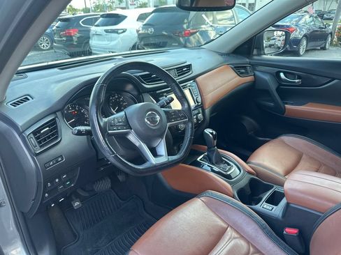 Used 2017 Nissan Rogue SL w/ SL Premium Package FWD image 17