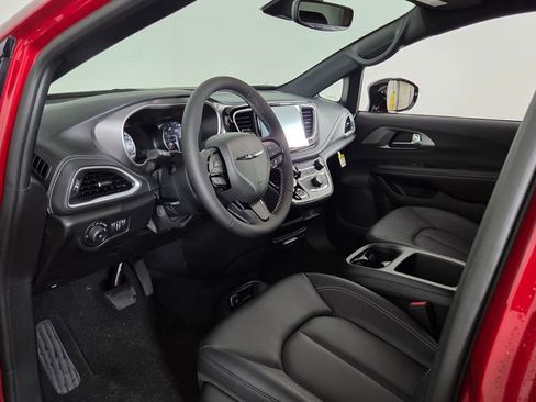 New 2026 Chrysler Pacifica Select image 14
